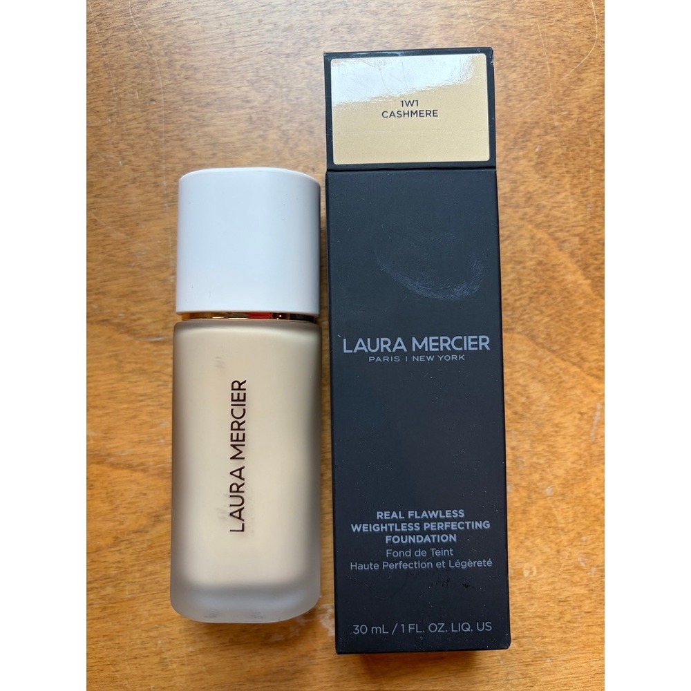 Laura Mercier Real Flawless Weightless Foundation 1W1 Cashmere 1oz NEW